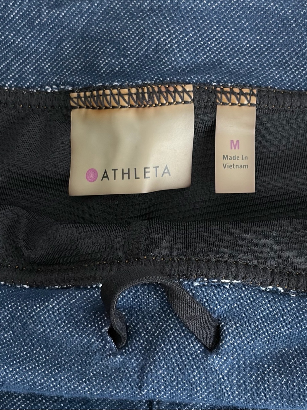 Athleta Denim Bettona Classic Skort M Blue Jean Stretch Travel Hiking Outdoor - Picture 6 of 7